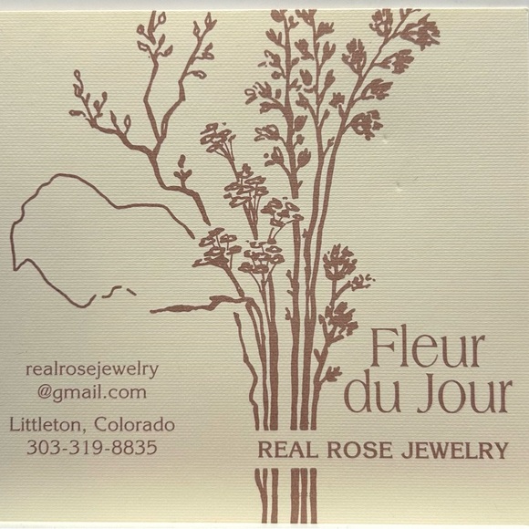 Real Roses Pendant - Picture 5 of 6